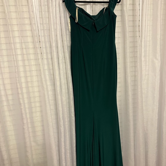 Faviana Dress - Picture 2 of 4